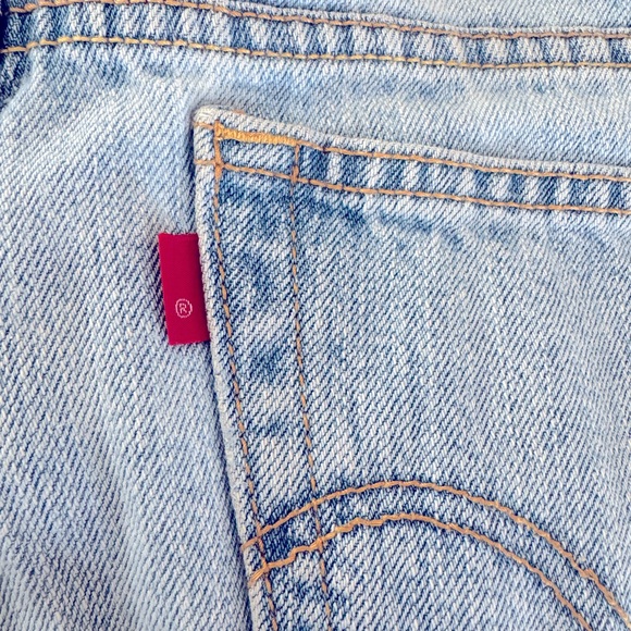 Levi's 550 Relaxed Blue Jean Shorts Frayed Hem Women’s 12 Cut offs - Picture 3 of 6